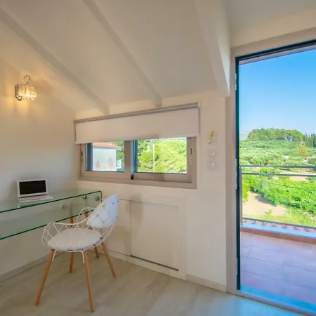 Daizy Boutique Laganas